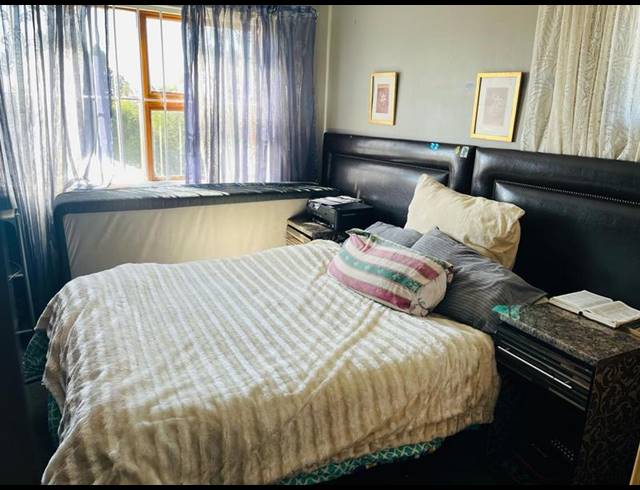 2 BEDROOM APARTMENT FOR SALE IN GLEN MARAIS